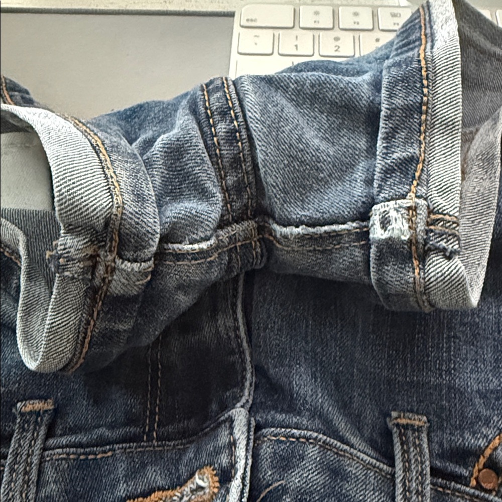 Levi’s Shorty Shorts❕ - Picture 4 of 4